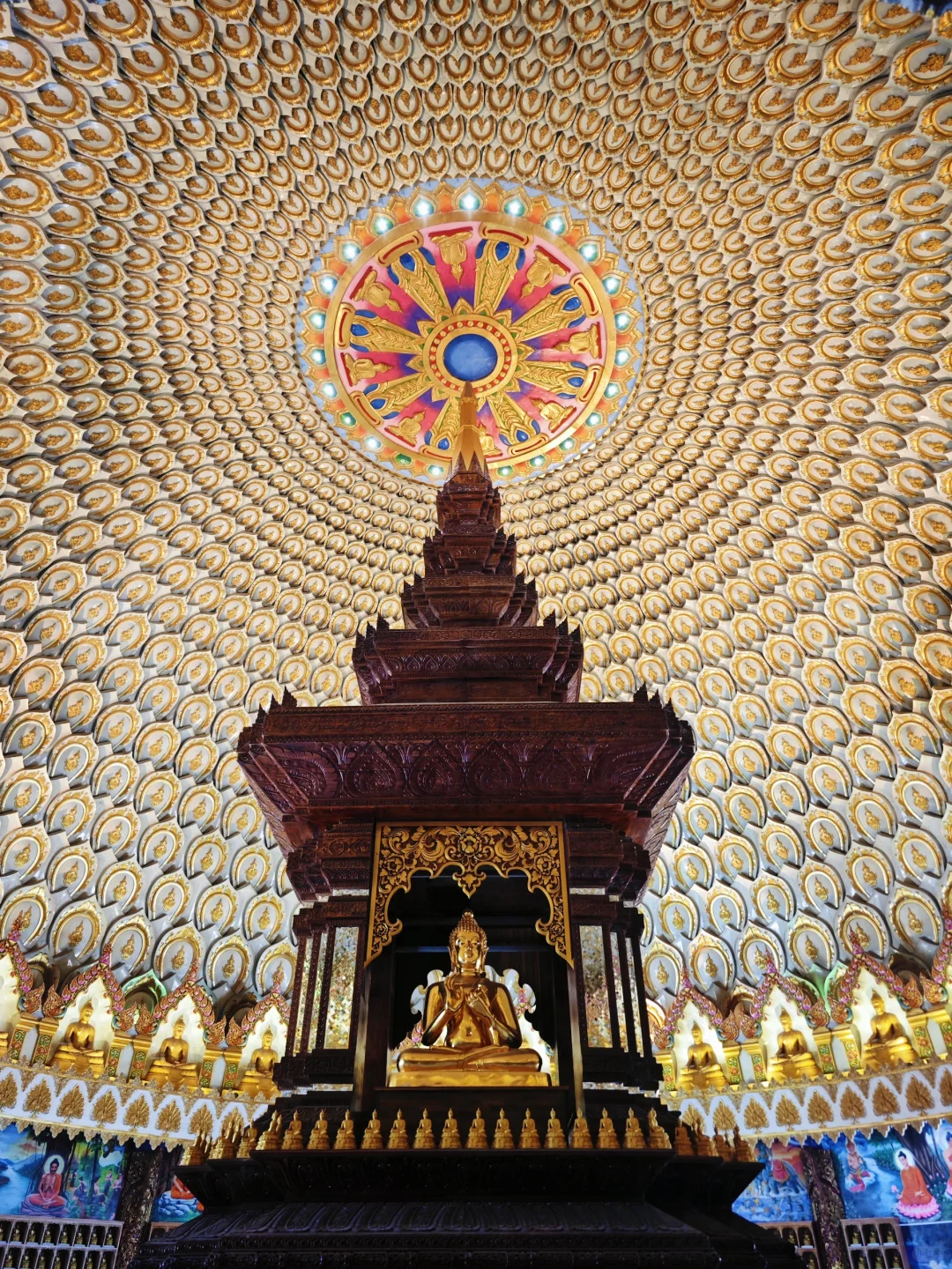 版纳佛寺的天花板
