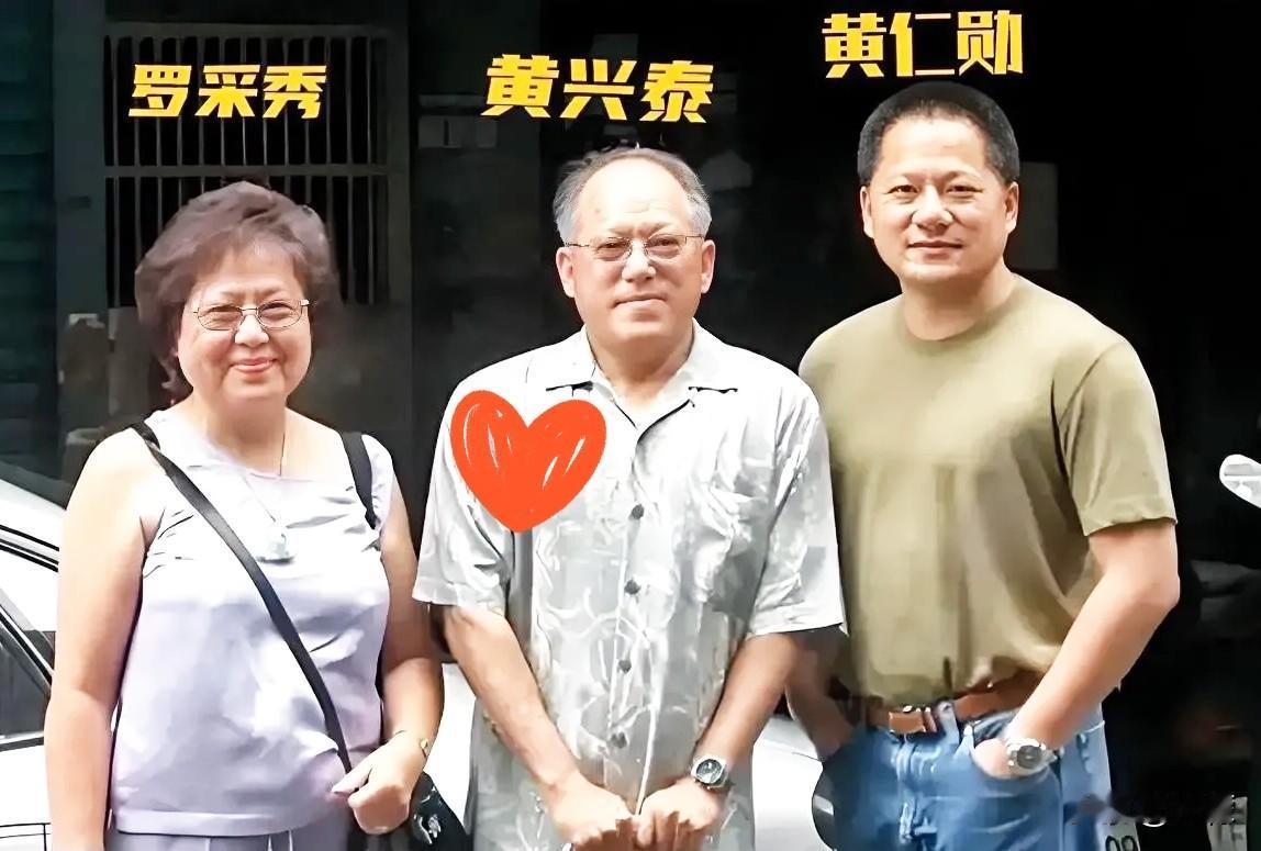 黄仁勋是美国的亿万富翁，这我不羡慕；他和老婆感情那么好，我也不羡慕。但一看到他那
