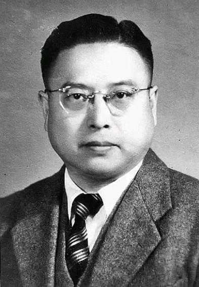 [微风]1949年，黄竞武被捕，敌人见他不屈服，就把他活埋。当泥土将他全部埋没时