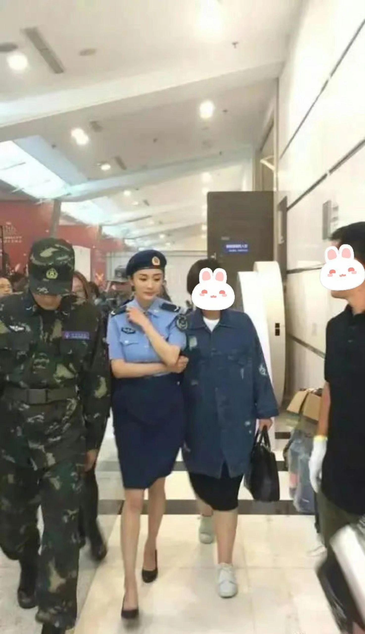 杨幂真正男子汉时期，我记得真男里只有杨幂，称的身高体重和网上的一样 ，其他人不是