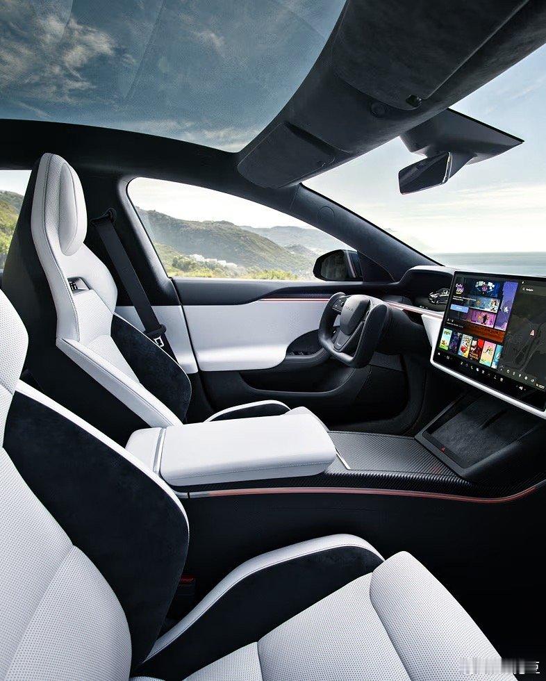 特斯拉新Model S X除了加氛围灯内饰我好像没看到什么其他区别 ​​​