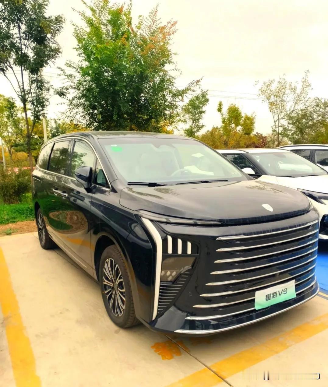 它的电池系统也很让人安心，铠甲电池3.0通过了132项严格测试，具备IP68级别