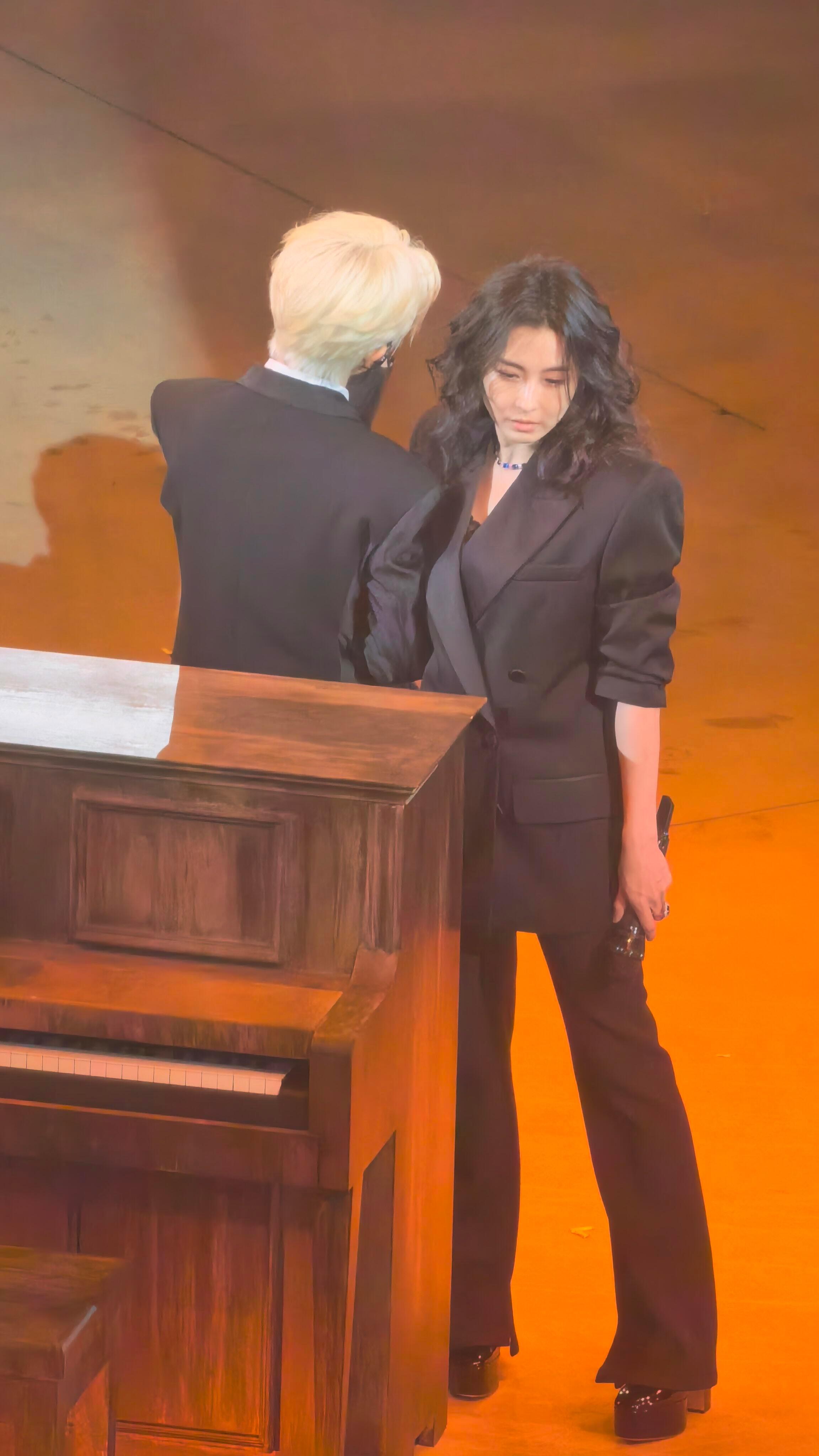 张柏芝林子祥王祖蓝现身李昊演唱会羡慕哭了！李昊红馆演唱会迎来豪华观演阵容，林子祥