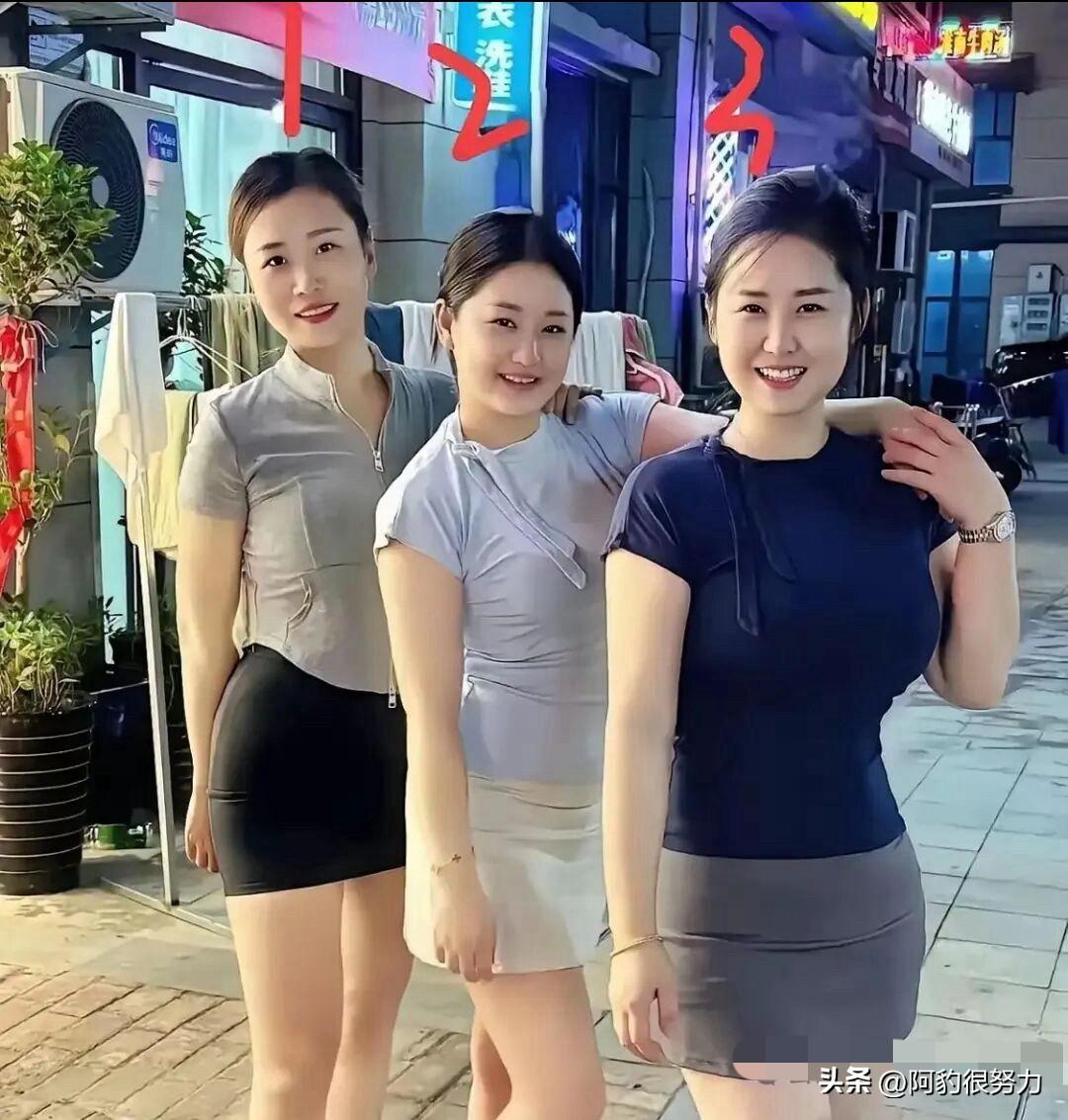 凭感觉哪一位更加善良朴实呢