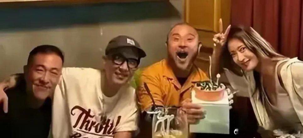 隆重庆祝56岁生日，大S跟汪小菲角色置换，她真配不上好的具俊烨与大S，这对情侣的