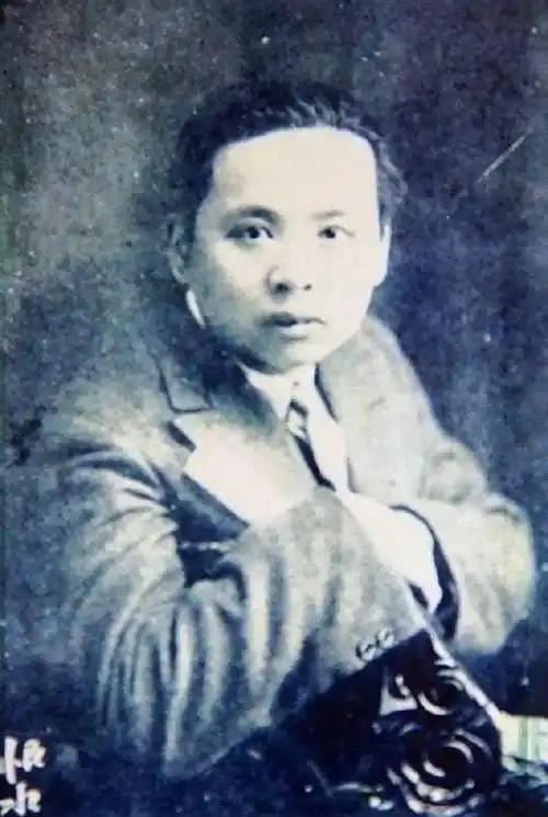 梁晓声说："父亲先离开，和母亲先离开是不一样的。父亲走了，只是没有了顶梁柱；可是