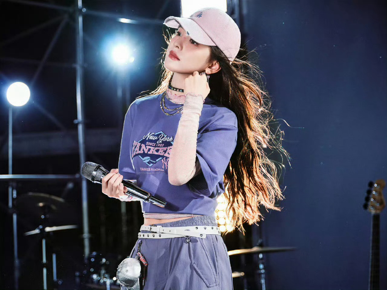 爱豆章若楠这颜值完全就是女团门面天花板！随便一站都美到发光，太适合舞台了