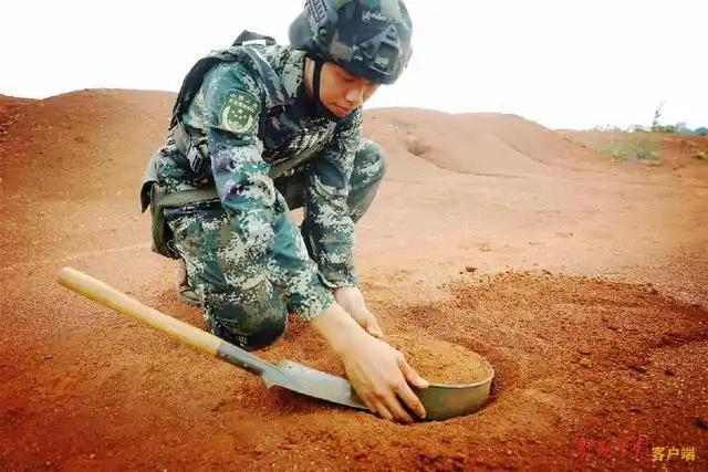 当年部队战术神器工兵锹，现在成为我煎鸡蛋和防身的宝物！

我家里现在还存着几支工