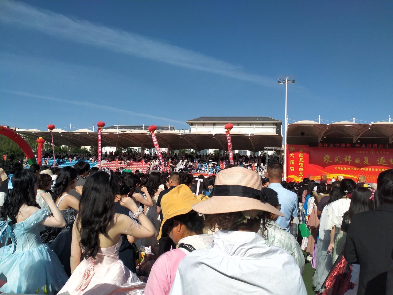 最近关于如何缓解孩子的高考压力，网上各说纷纭。我看我家姑娘对高考没有一点压力，好