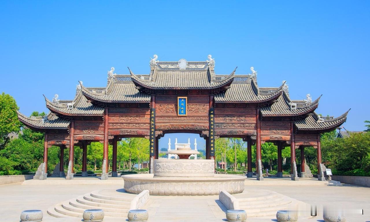 中国艺术文化以深厚底蕴，为世界文明注入独特东方韵味。从丝绸、瓷器风靡海外，到书法