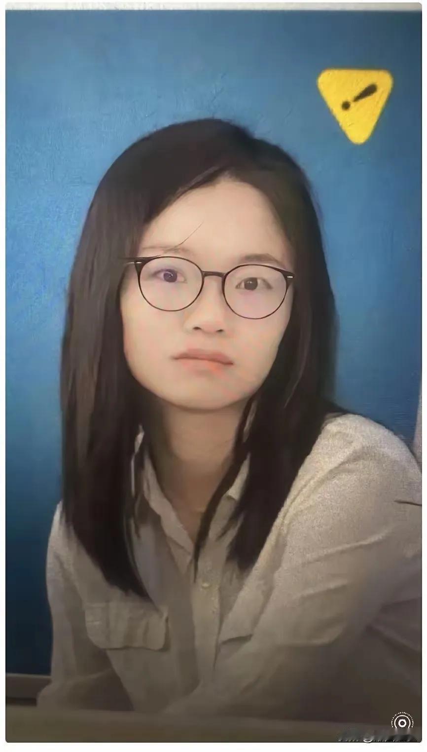 王虹一觉睡醒，收到2个消息
 
一个是坏消息，另一个也是坏消息
 
第一个坏消息