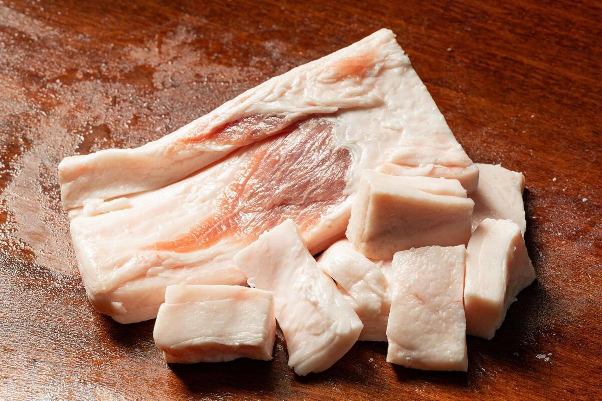 肾囊肿就是一个水泡而已，用猪板油消除患者的肾囊肿后，我发现：每一种需要做手术的病