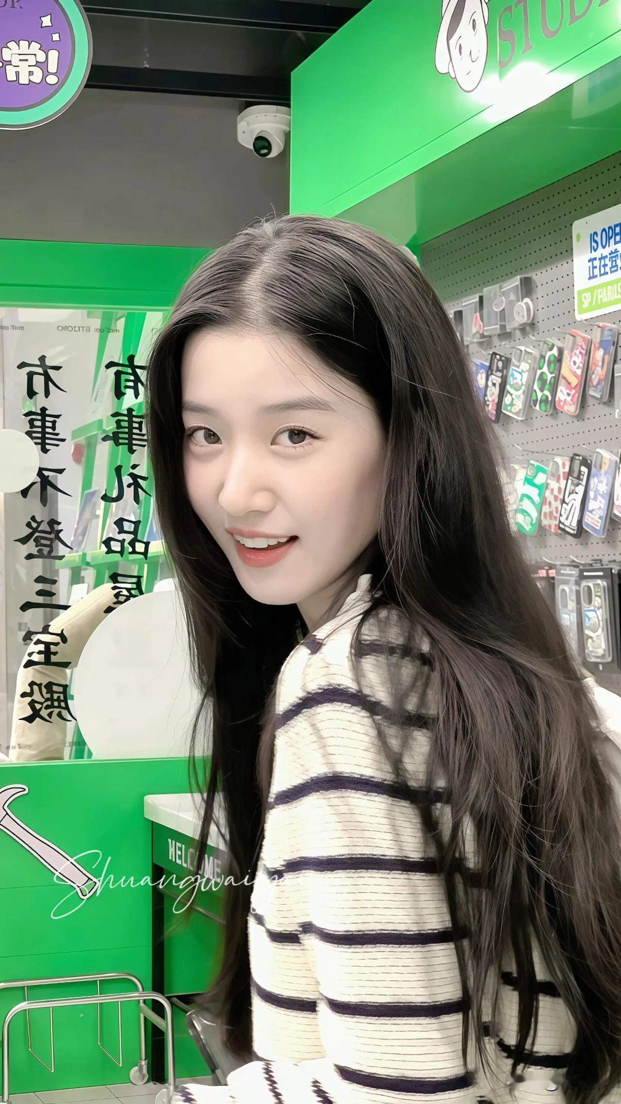 活力美人笑，春风满面来。