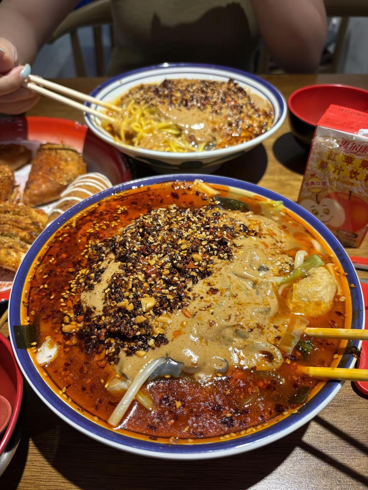 海口超级无敌爆炸好吃的黏糊麻辣烫 巨巨巨巨巨巨巨巨好吃这麻辣烫🍝真是绝了 东北