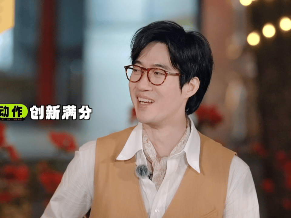 常远的梗追着沈腾跑《麻花特开心》里常远太能怼了！沈腾玩丢手绢像逃命，常远追着吐槽