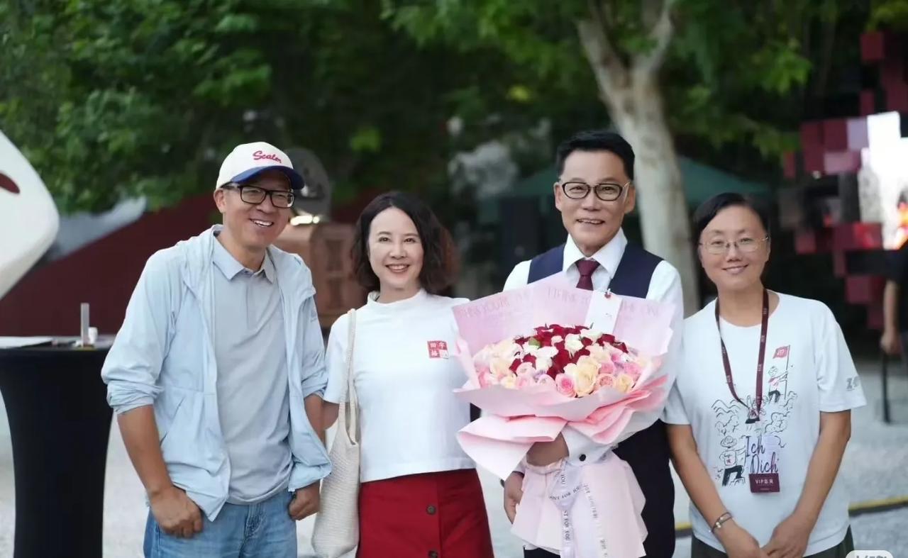 李国庆和张丹红的婚姻，对大众没有任何参考性。两个加起来120岁的人，各自经历了坎