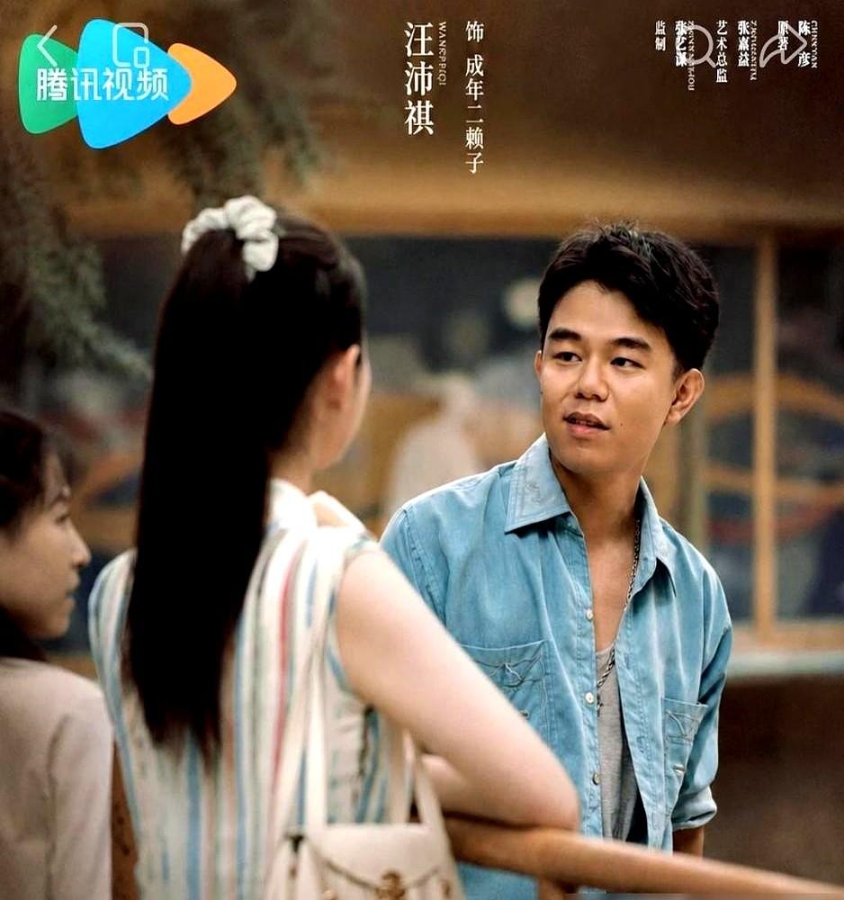 张艺谋监制的《主角》，我二刷才看懂，后背发凉。

楚嘉禾找人堵封潇潇，领头那混混