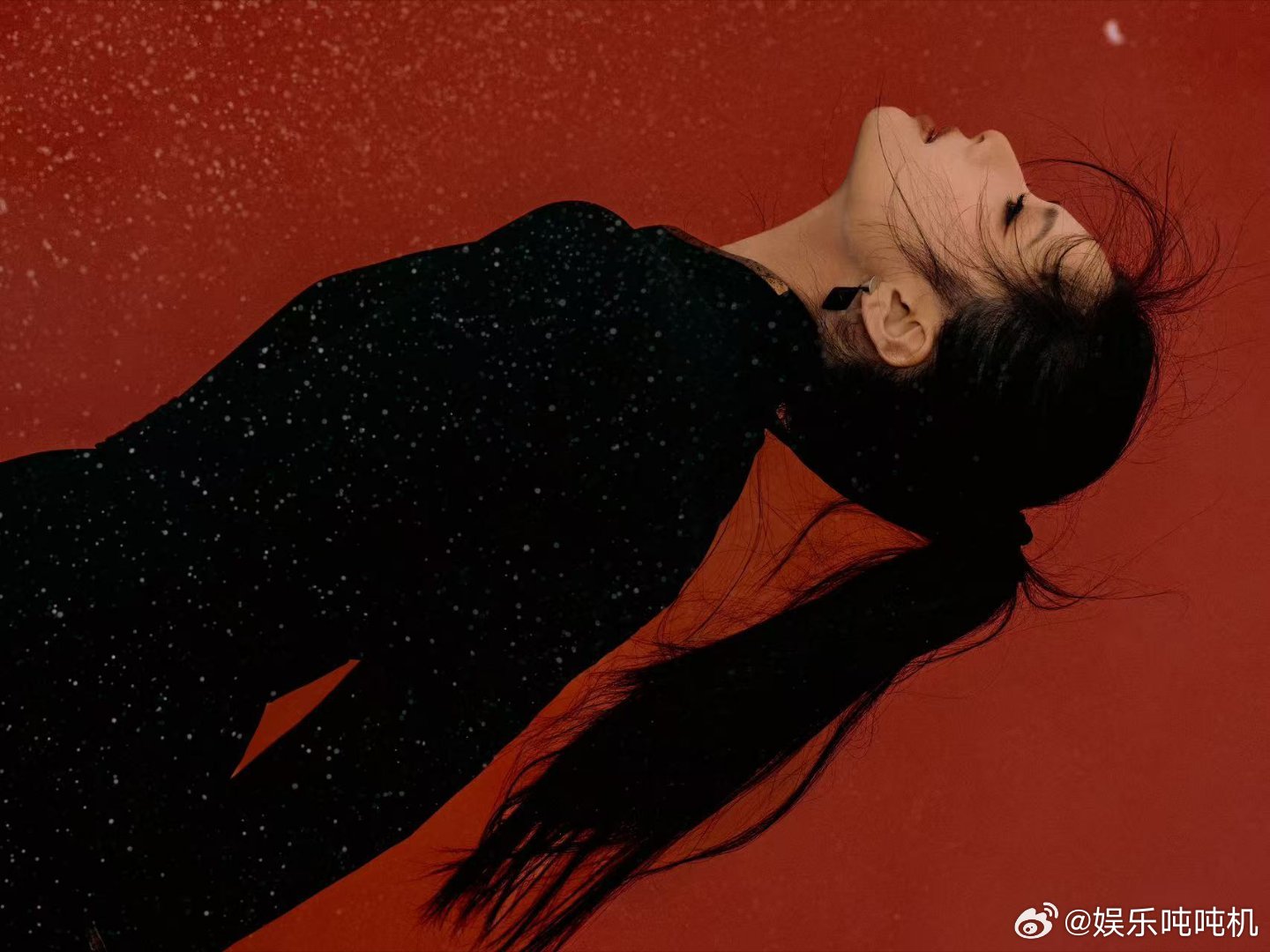 张婧仪暗夜侠女 被张婧仪的侠女造型狠狠惊艳！冷艳气质拉满，这哪里是拍大片，分明是