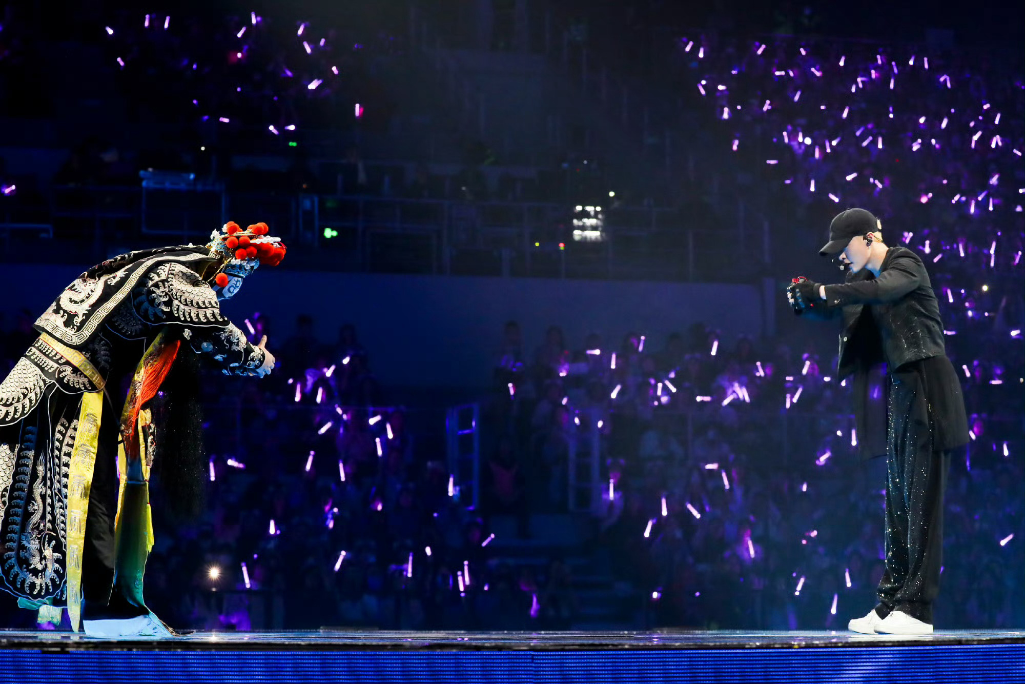 #张艺兴与中国传统文化结合的美# 张艺兴这次演唱会解锁太多惊喜了吧，特别是中国传