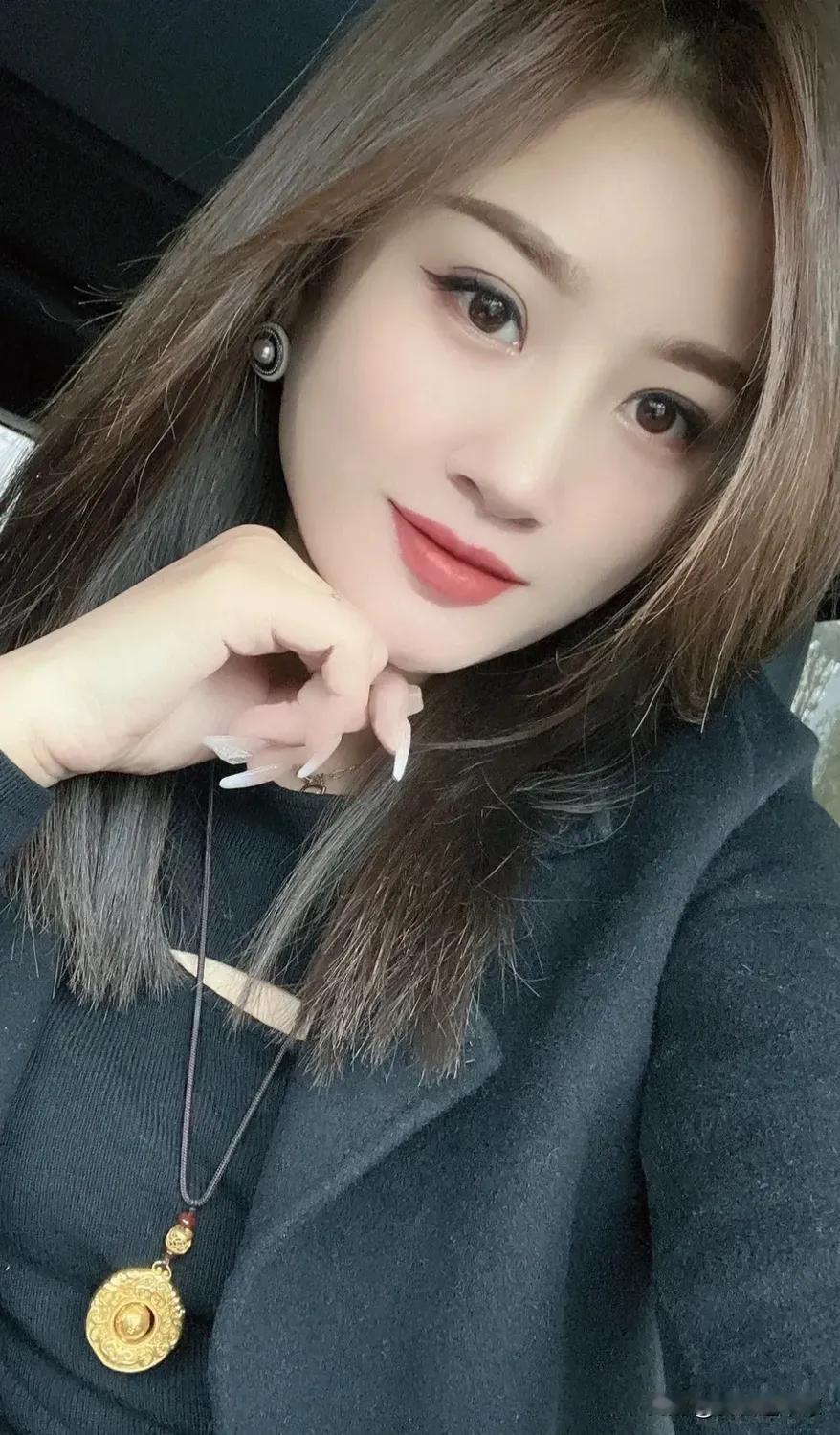 长期不联系你的人，突然给你发消息了，问你在不在，你会不会回复呢？

这个时候你听