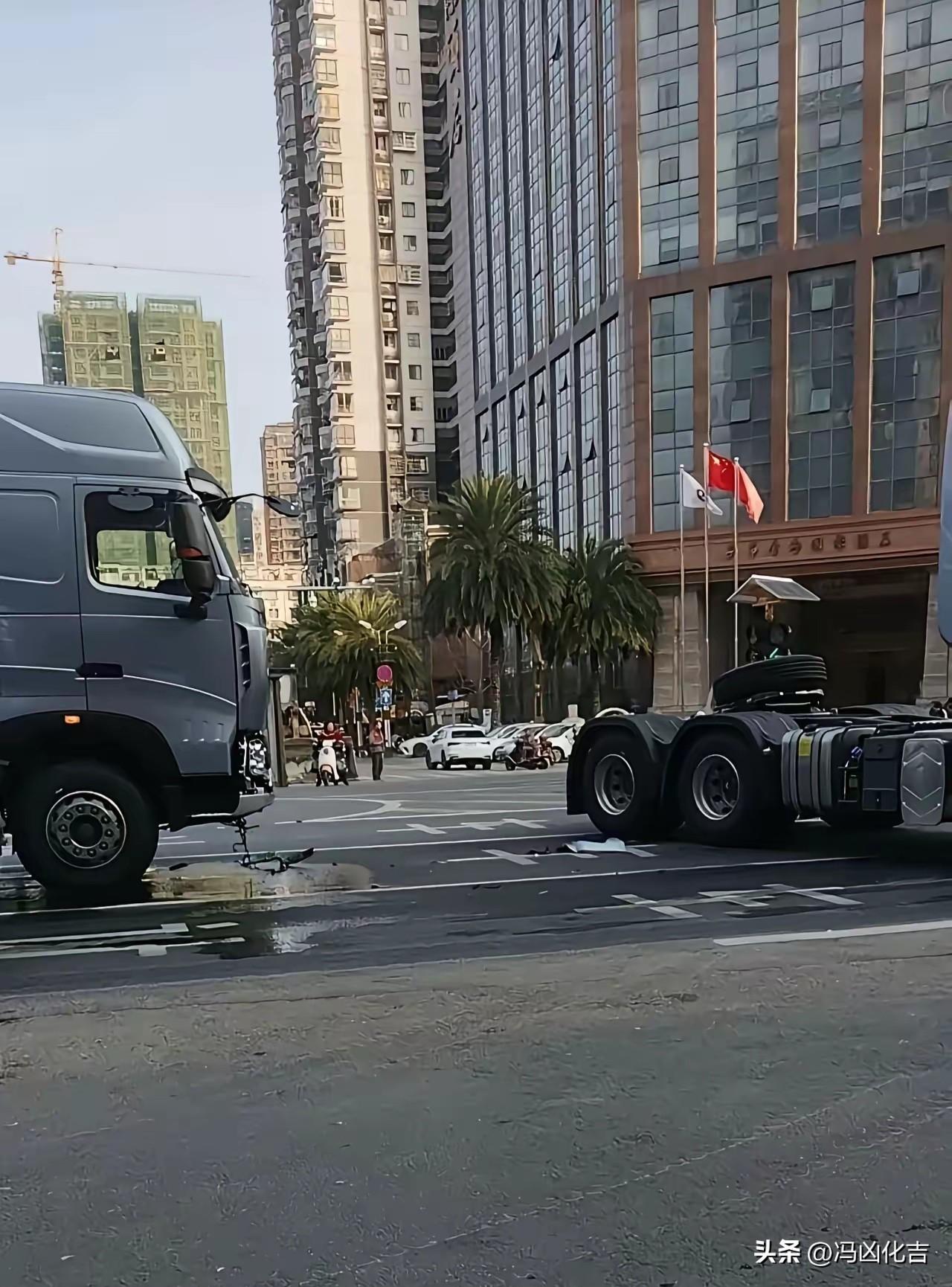 我一直有个千年不解的话题。比亚迪秦被擎天柱撞成这样，都没起火燃烧。一些车在哪放的