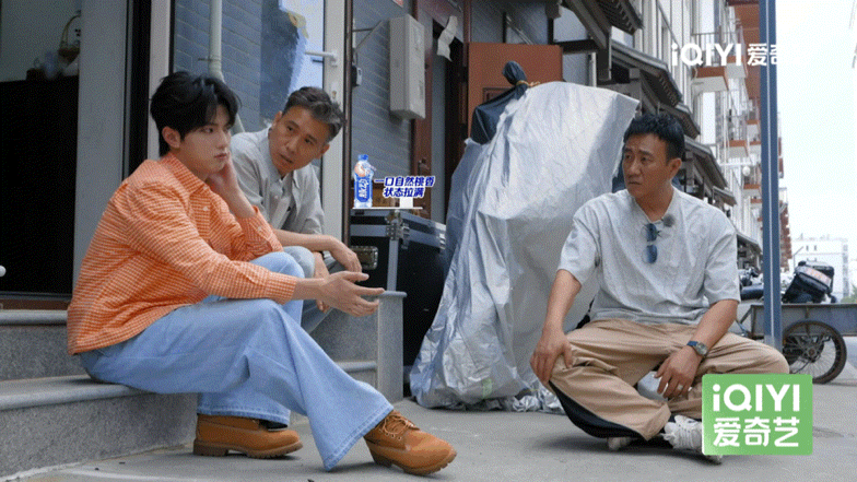 胡军李乃文对穆祉丞满眼都是心疼  李乃文说很心疼穆祉丞 不是刻意营业的关怀，胡军