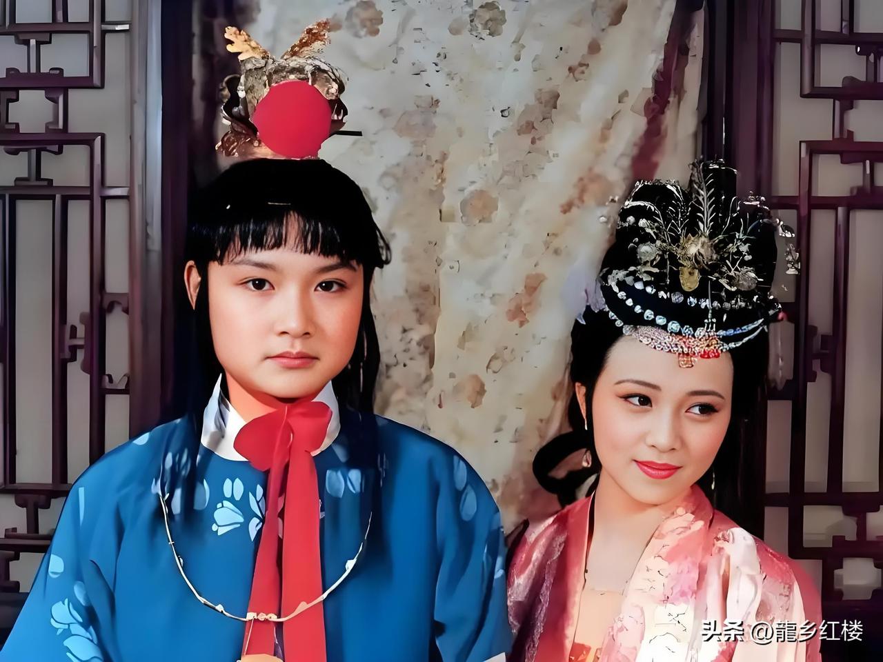 贾宝玉去秦可卿卧室午睡的过程：
一，史太君带他来到宁国府，
二，由秦可卿带领，