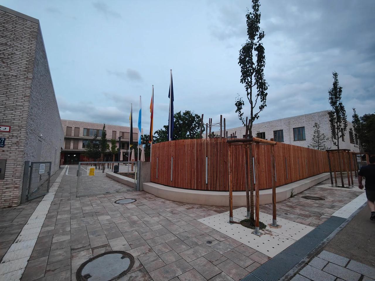 德国的高考

适逢中国高考，又恰好人在德国，了解了一下德国的高考。

德国高考成