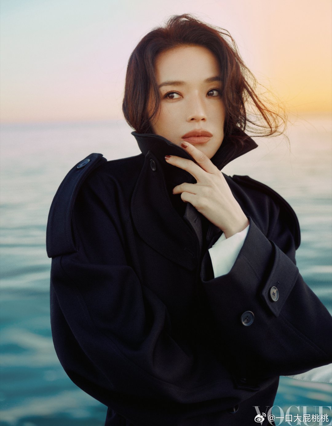 舒淇作为首期封面人物登Vogue Moment电子封面🎉  这一组拍摄在威尼斯