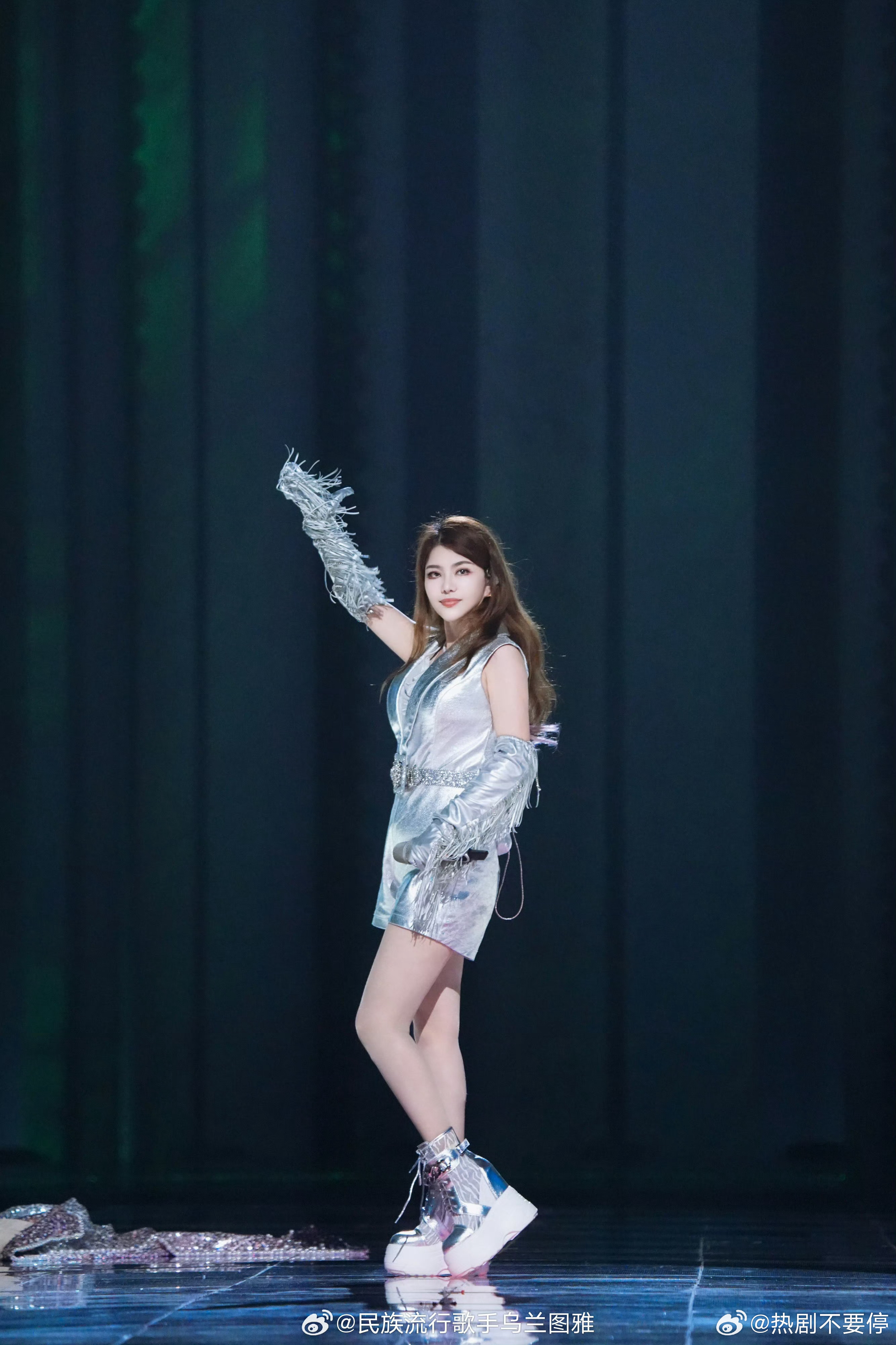 看给我们蒙古之花小涂鸦累的乌兰图雅 半永久嬉皮笑脸都累没了浪姐 魔鬼训练营