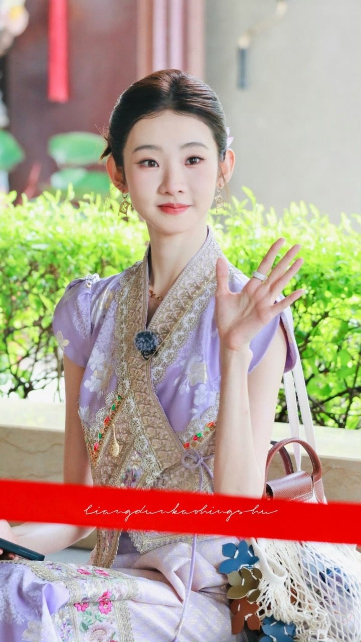 张艺凡傣服张艺凡紫色傣服温柔清丽的傣服凡凡 