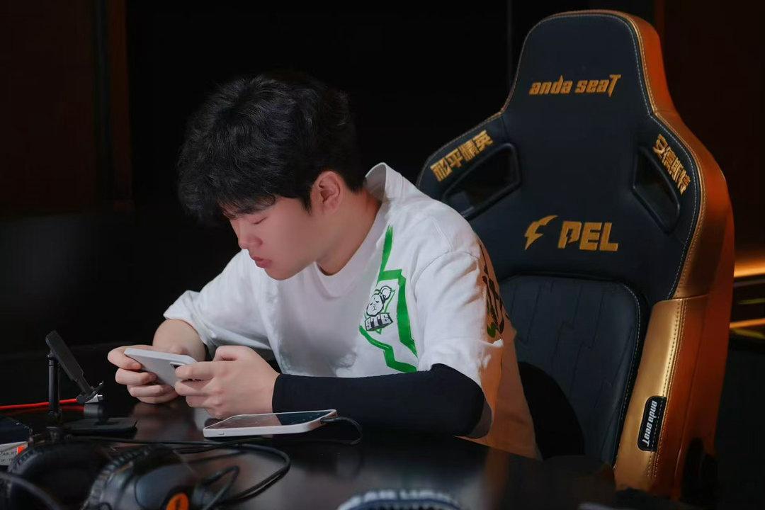 PEL第六周最佳阵容结合积分、淘汰与团队贡献评选出第六周最佳阵容，每位选手在各自