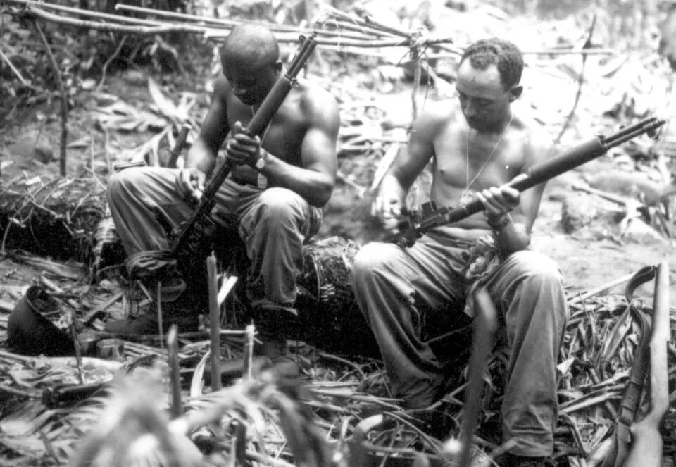 这个肤色还真有点看不清楚——1944 年 4 月 4 日，太平洋战场，布干维尔岛