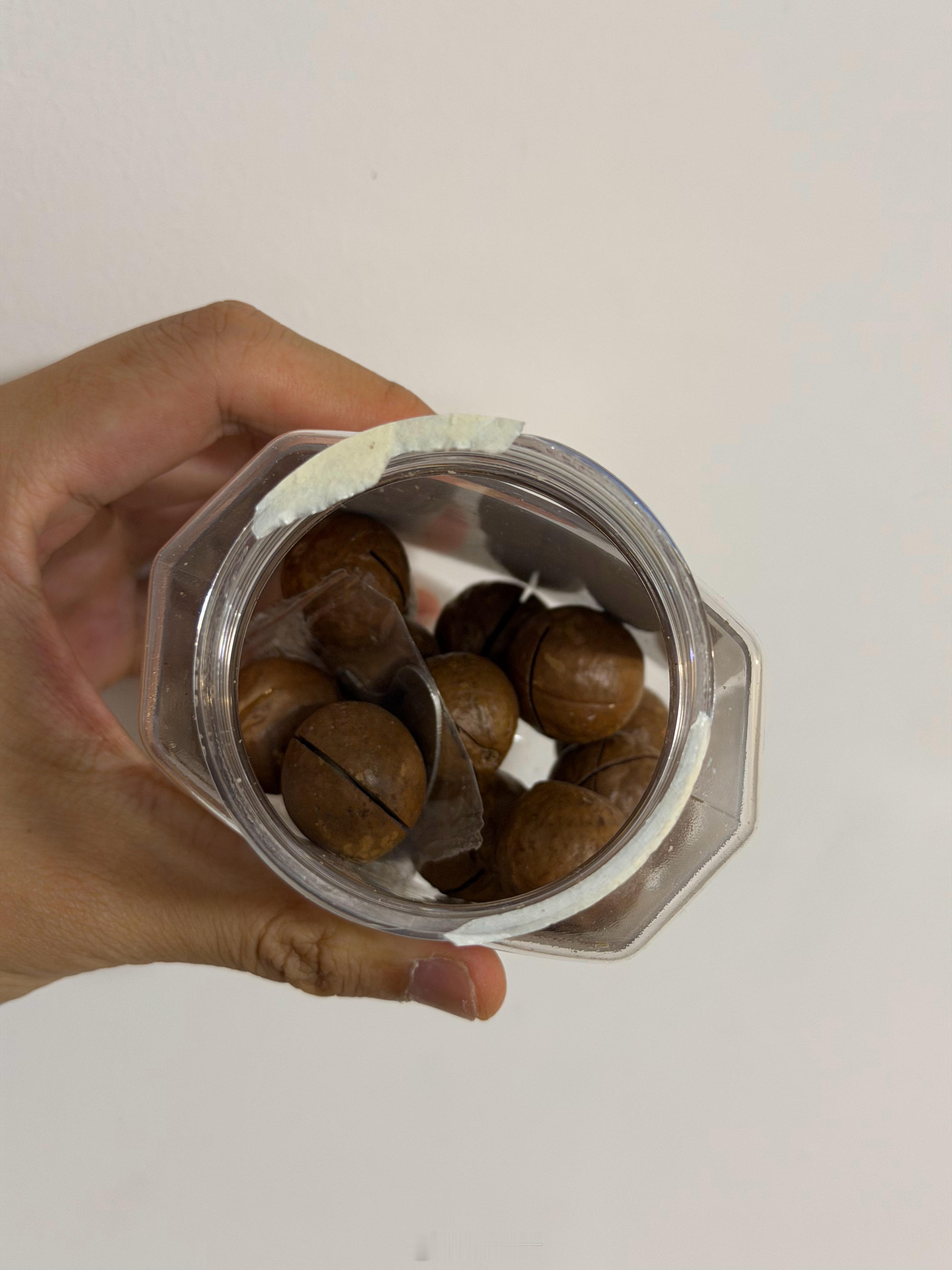 我真是栓Q了这夏威夷果吃到底才发现还送了工具，一直是徒手剥的 深圳·深航假日名居