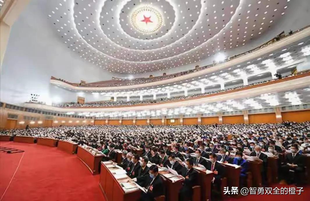 两会即将召开，网友热议的10个民生建议！
 
1、取消招聘35岁门槛，违规企业直