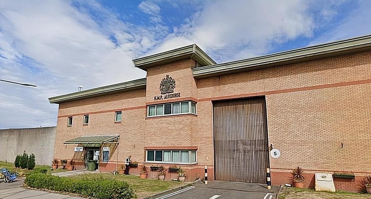 英国监狱的秘密恋情,丑闻风暴来袭
2024年，旺兹沃思监狱出事了，狱警琳达，真没