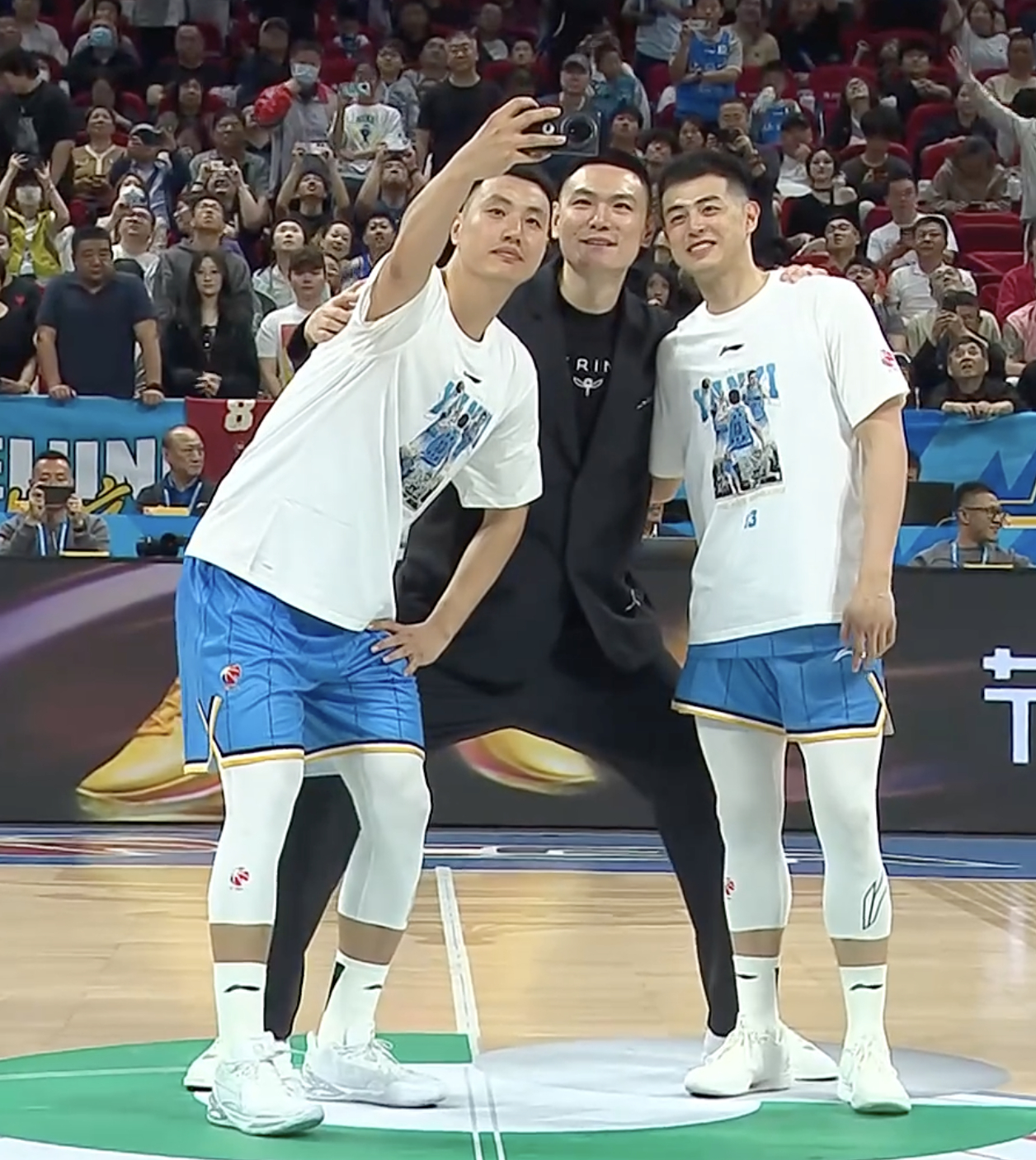 朱彦西退役仪式  北京男篮vs吉林男篮 这一刻，北京男篮球迷泪目了😭 