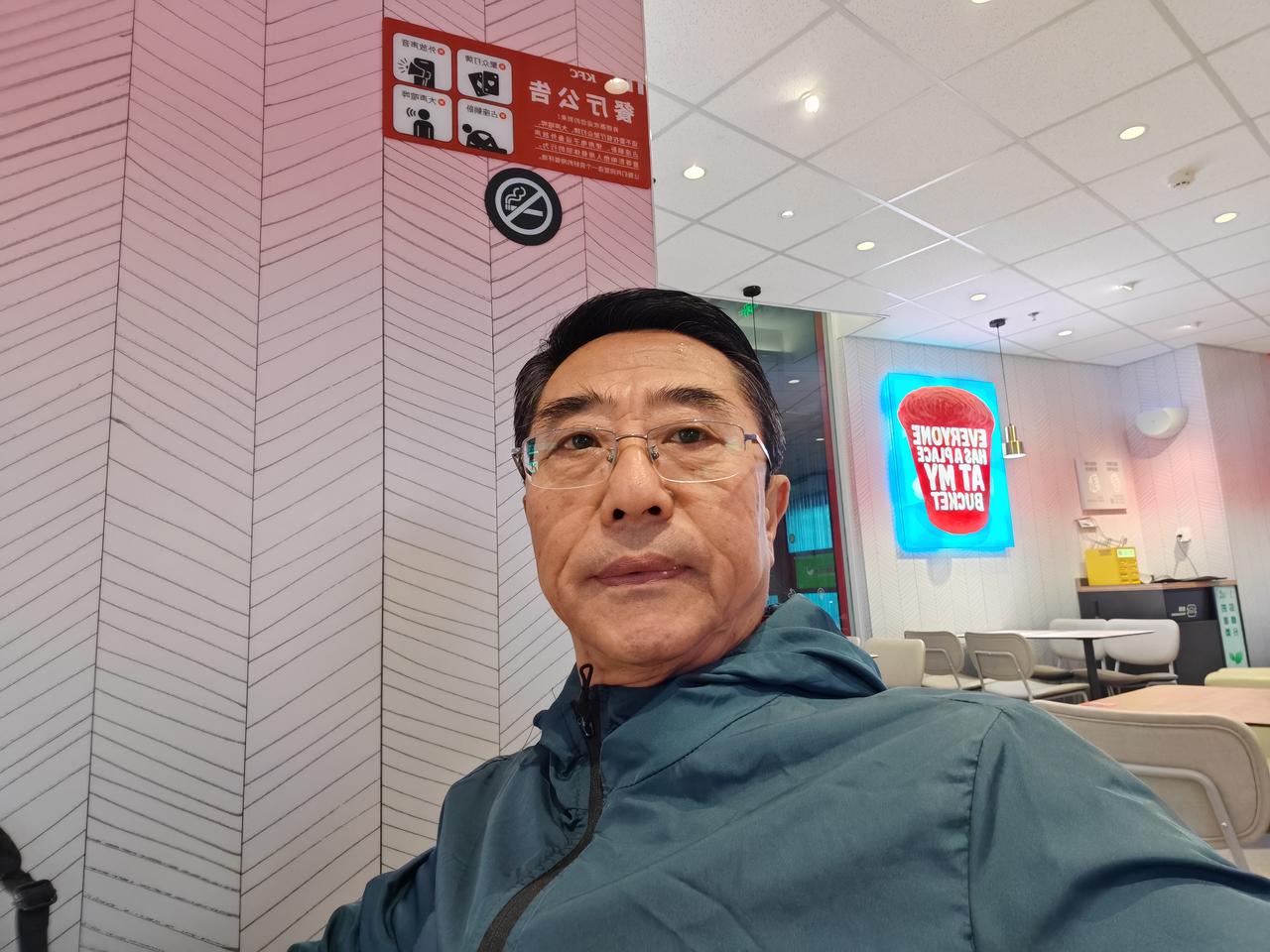 一切外力容颜的改变，都是给别人看的。你就是你，为何要刻意改变？话又说回来，今天的