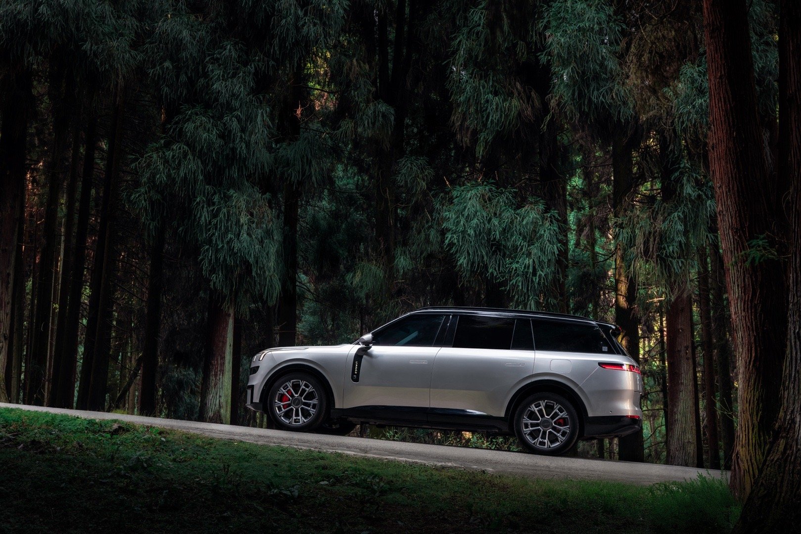 领克900在贵州修音响领克900搞事情！请了黄龄去贵州侗寨录了首侗族大歌！领克9