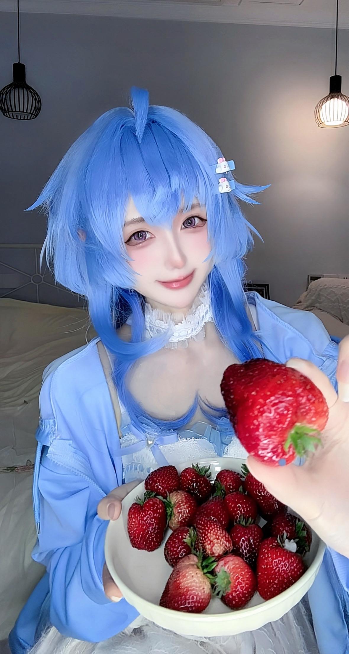 来张嘴~阿~~~哈~真乖😉