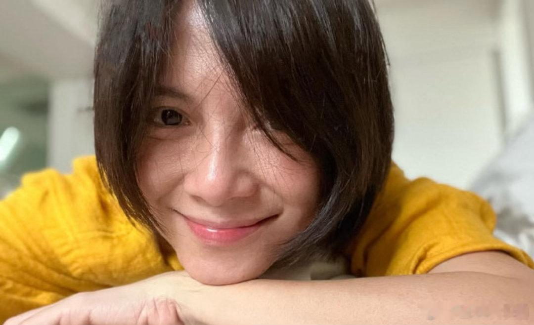 李心洁浪姐三公造型李心洁三公造型李心洁三公造型美到心巴上！黑色内搭简约大气，粉色