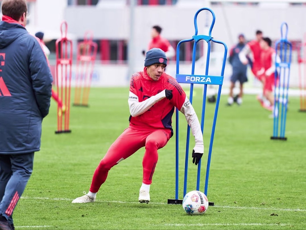 拜仁位塞贝纳大街的训练基地将于1月3日开始进行体能测试，但穆夏拉最早将于1月2日