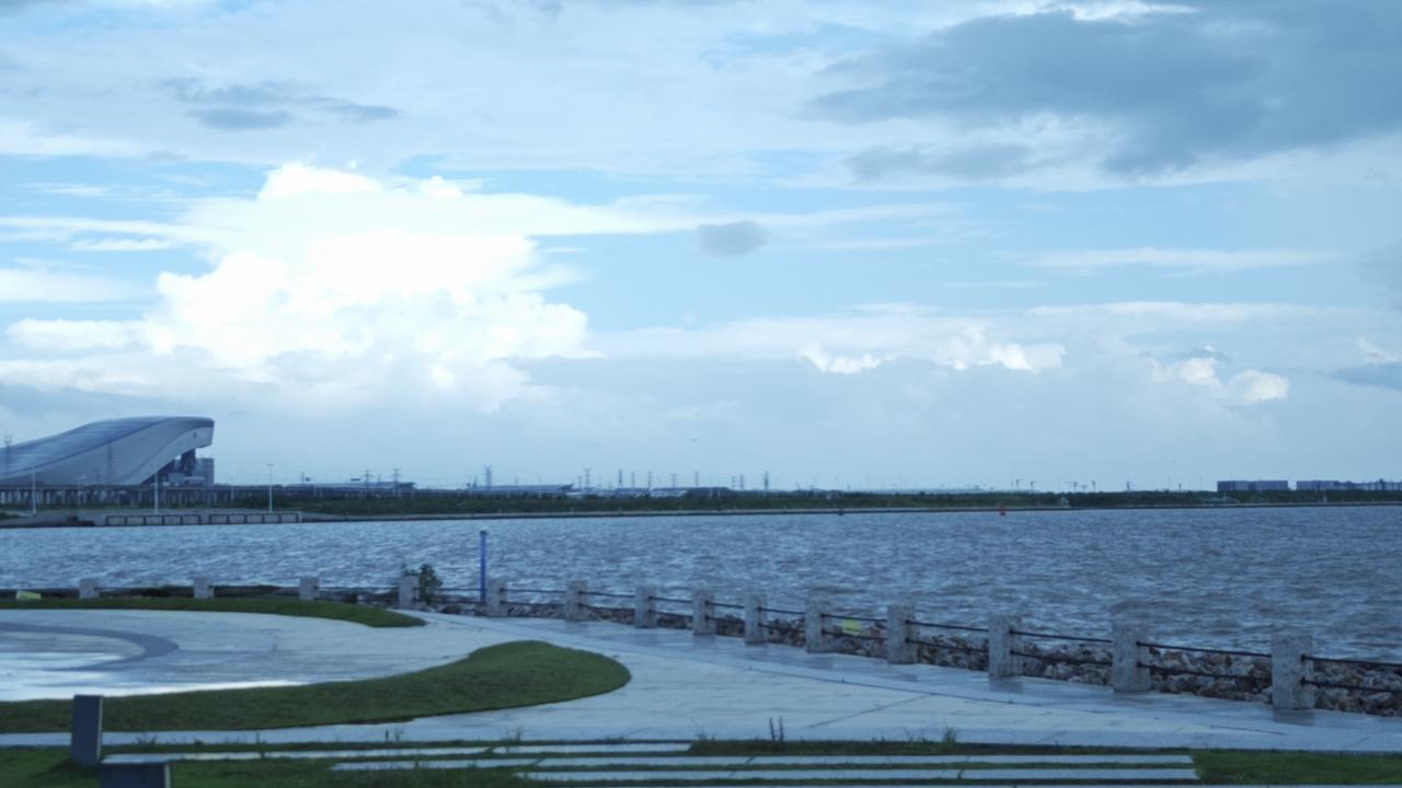 昨晚又把《海边的曼彻斯特》翻出来看了一遍。

看完，我坐在沙发上发呆了半小时，连