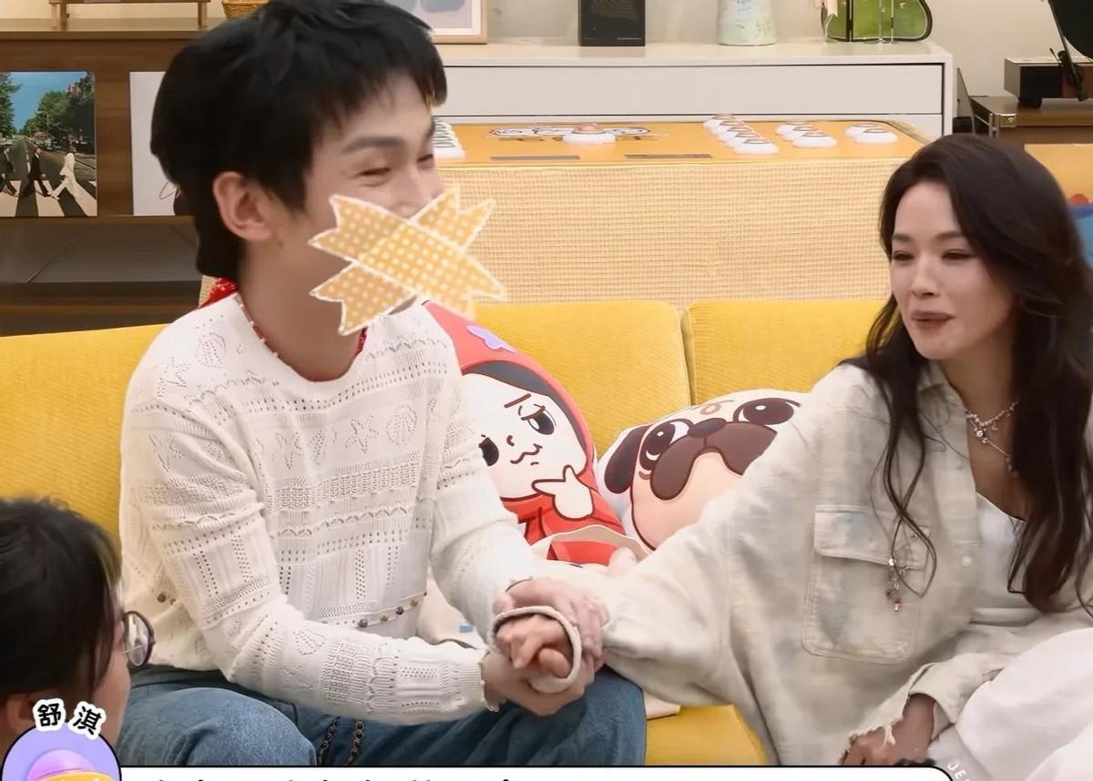 舒淇那位被求婚的朋友，最后分手了。因为她穿着围裙、头发乱糟糟、手里还攥着锅铲的时