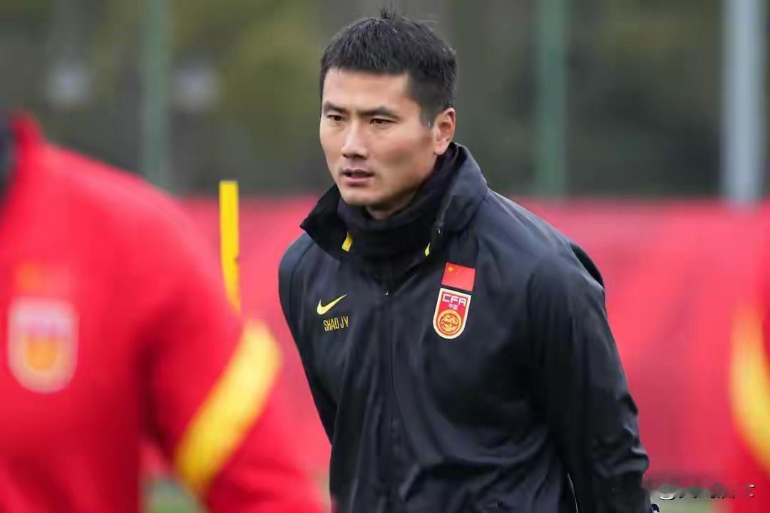 邵佳一执掌国足，自己家的孩子自己教，改变或许从这些开始！

这位45岁少帅最值钱