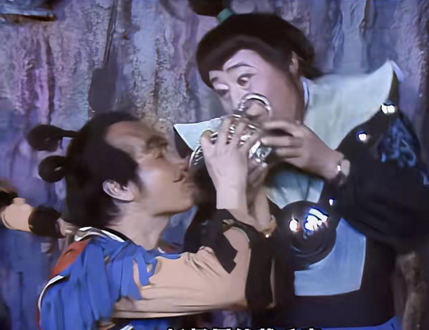 西游记的妖怪带手表。