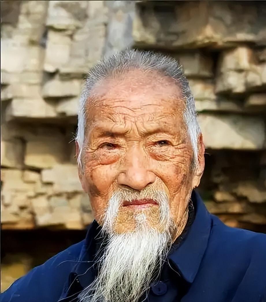 “当代关公”！太行山十四名日军围住他，想活捉。他一人反杀十四个，浑身溅满鬼子鲜血