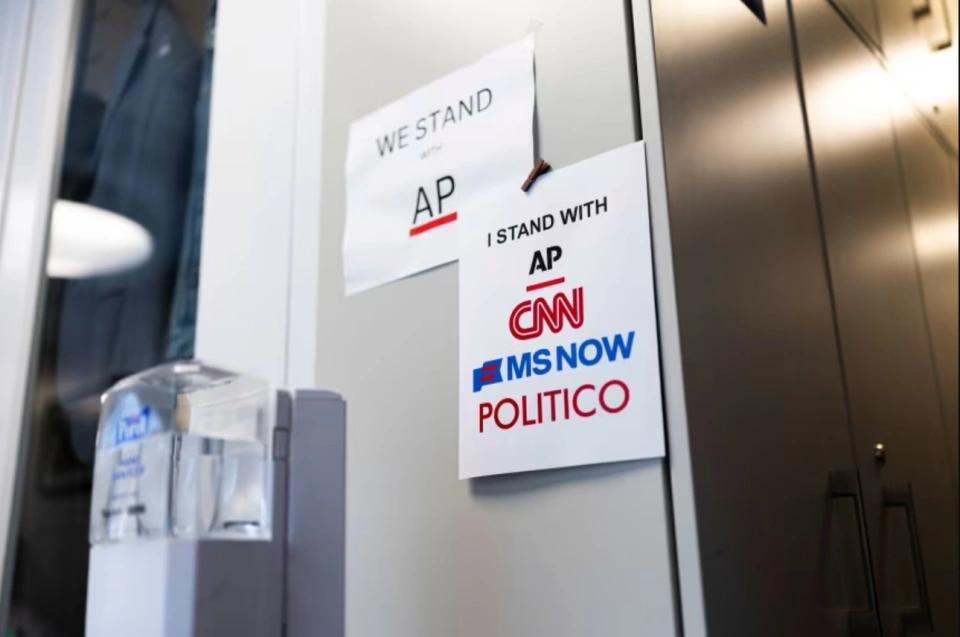 特朗普还是太会整活了！他下令禁止CNN等三家媒体进入白宫报道，结果一向被视为亲他
