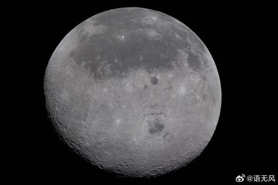 北京时间4月7日1时56分，阿尔忒弥斯2号机组打破了距离地球最远的记录。 