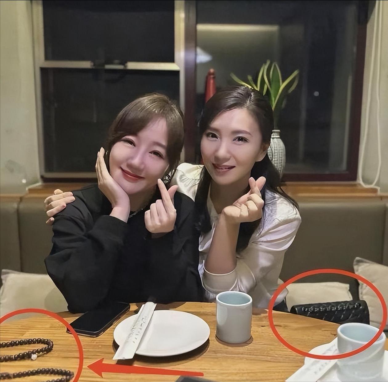 陈好实在是太美了！如今 45 岁的她脸上几乎看不到岁月留下的痕迹，保养得极为出色